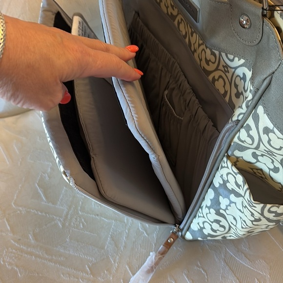 Petunia Pickle Bottom city carryall diaper computer bag very spacious waterproof - Picture 8 of 15